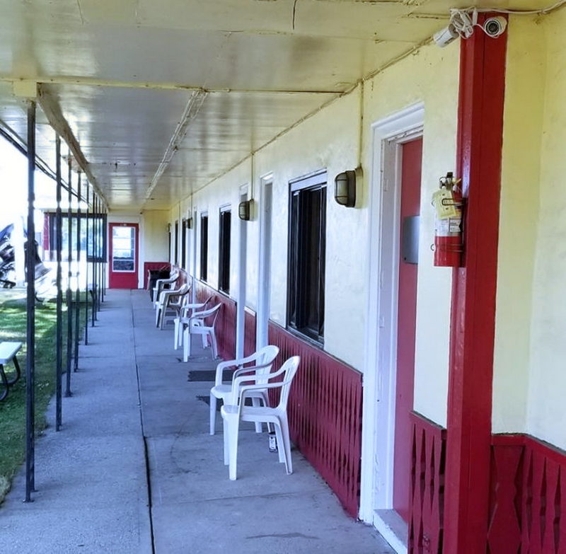 Sun n Snow Motel - From Web Listing (newer photo)